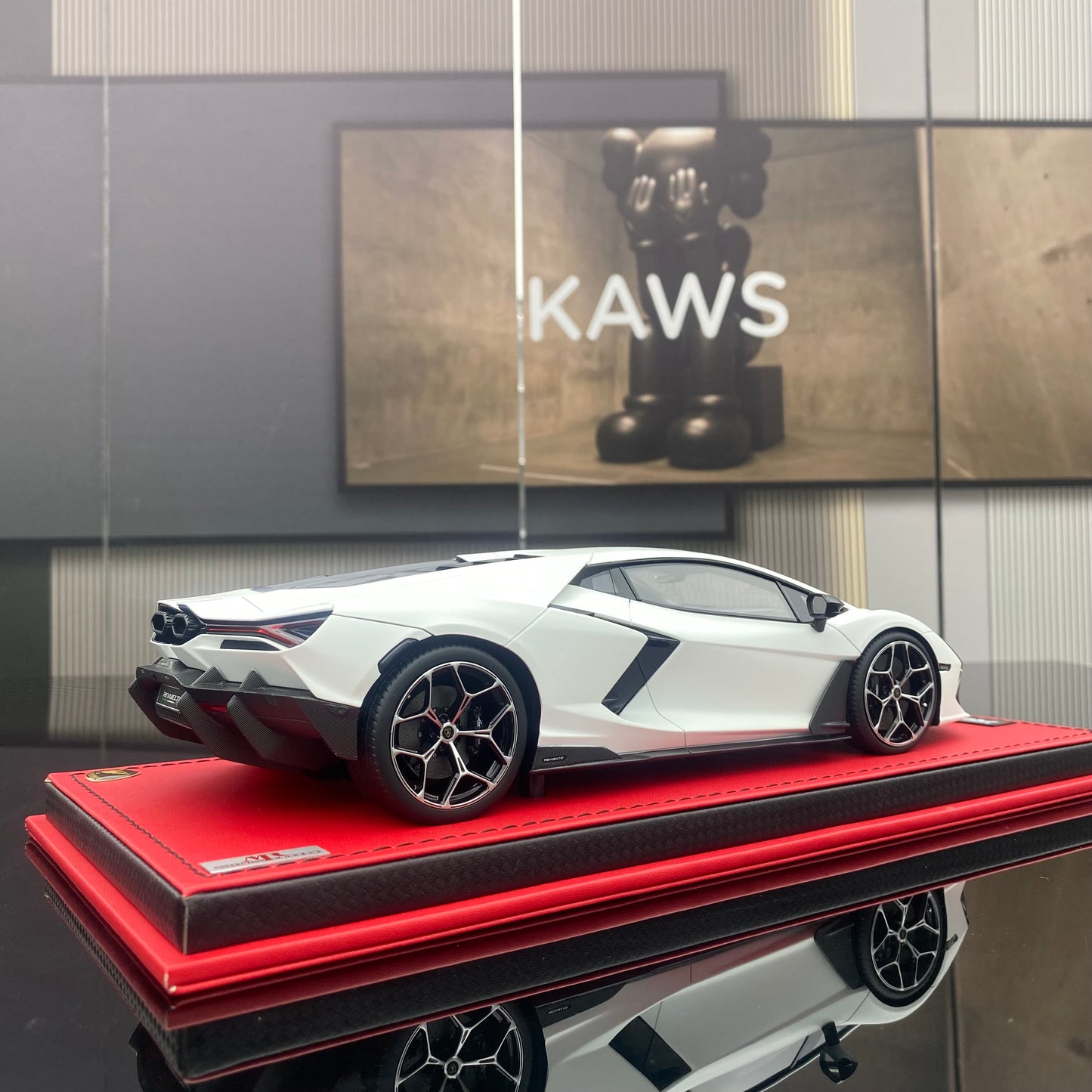 MR 1/18 Lamborghini Reveulto Starlight White Simulation Car Model Ornament Collection