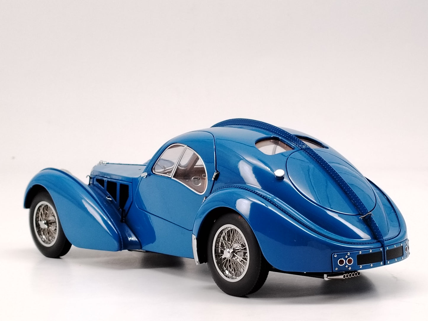 AUTO Art 1/18 Bugatti 57S ATLANTIC 1938 Atlantic Blue Simulation Model Car