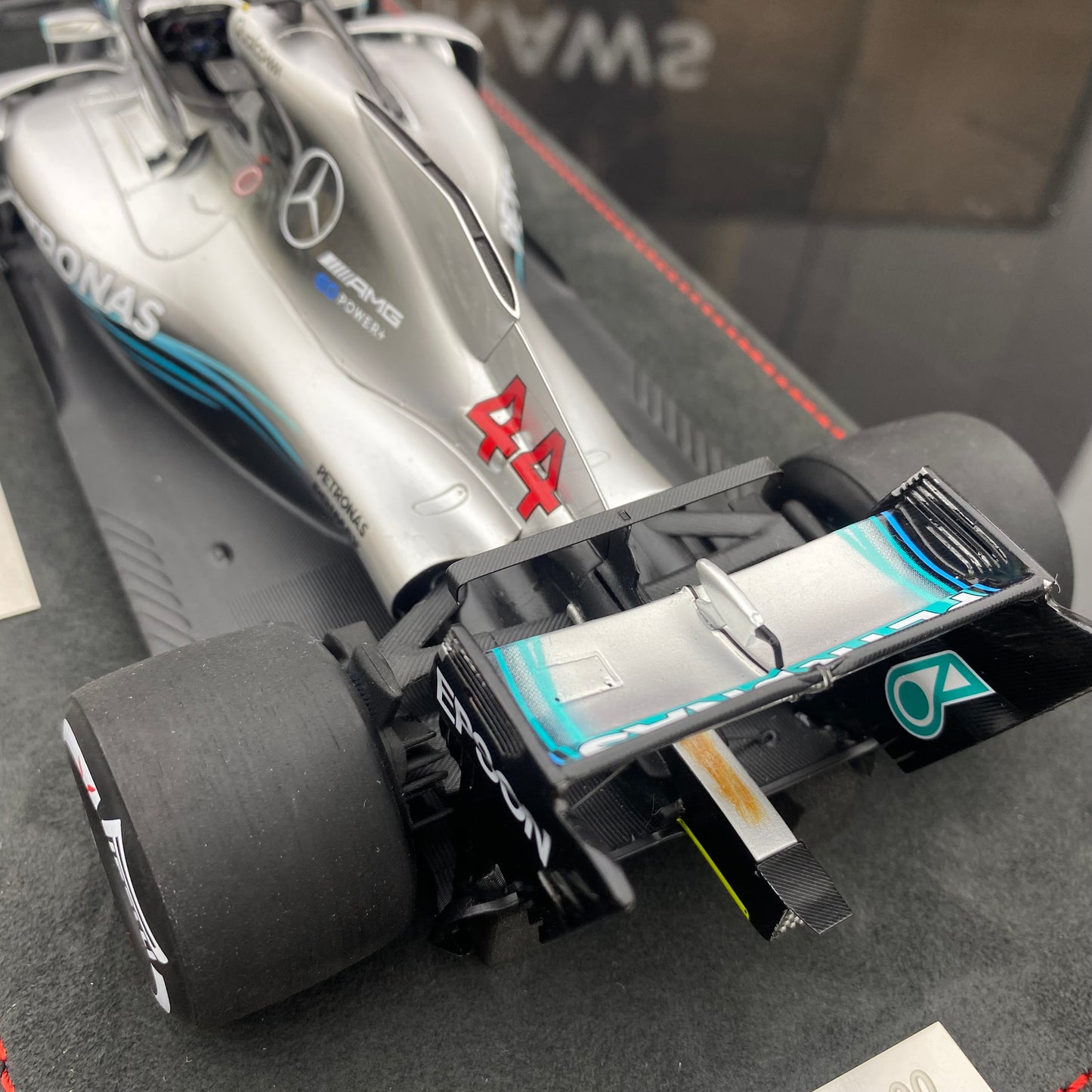 Spark 1/18 Mercedes-AMG F1 Team W09 2018 Brazil Grand Prix Victory No. 44 Hamilton Buonarte Special Edition Silver Paint Simulation Car Model