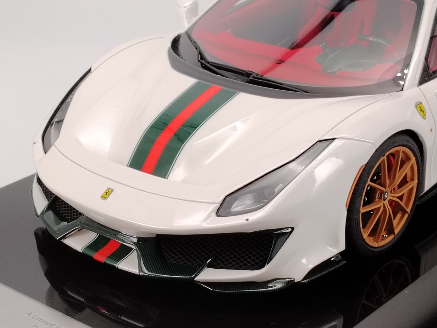 Amalgam 1/18 Ferrari 488 PISTA Gucci White Limited Edition Model Car Ornament