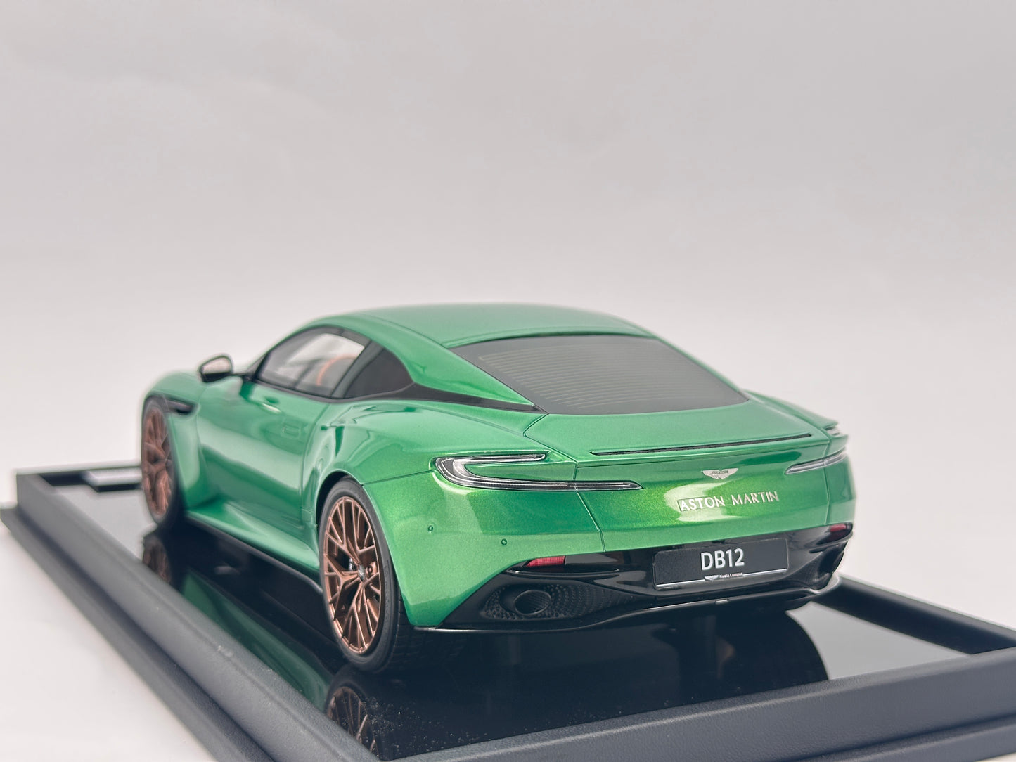 MOTORHELIX 1/18 Aston Martin DB12 COUPE Emerald Green Simulated Car Model
