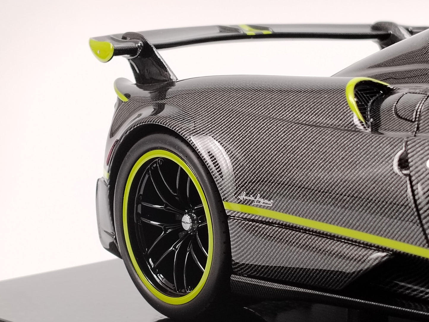 AustraLux Model 1/18 Pagani Huayra Roadster BC All-Carbon Fiber with Green Stripes Car Model