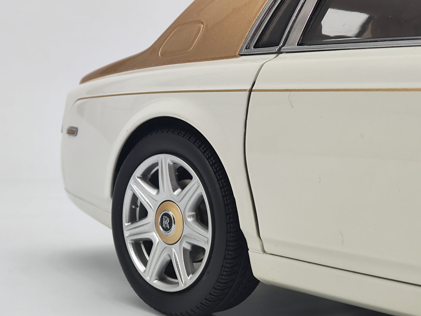 Kyosho 1/18 Rolls-Royce Phantom Peninsula Green Alloy Model Car
