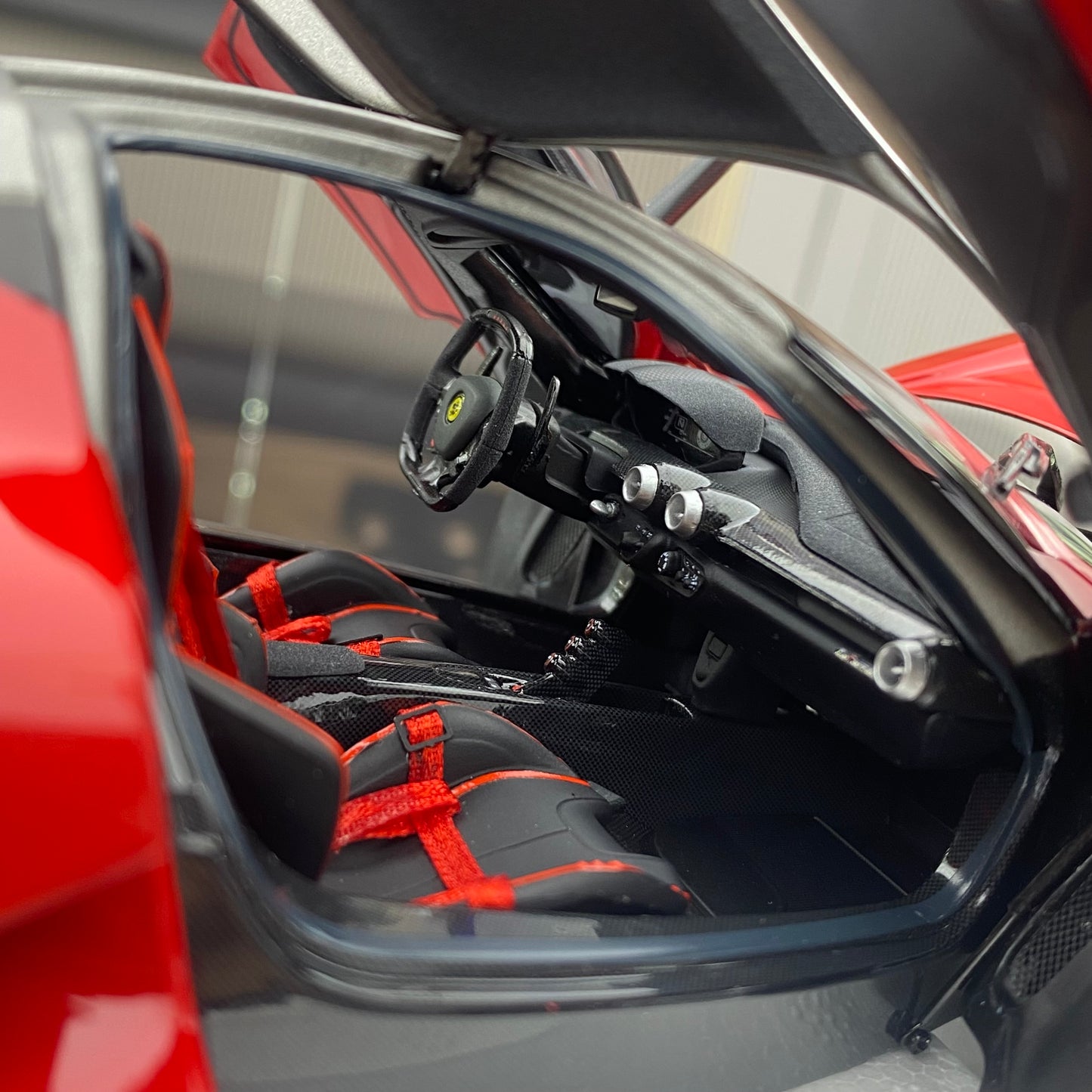 BBR 1/18 Ferrari LaFerrari Carbon Top Red Simulation Car Model Birthday Gift Ornaments