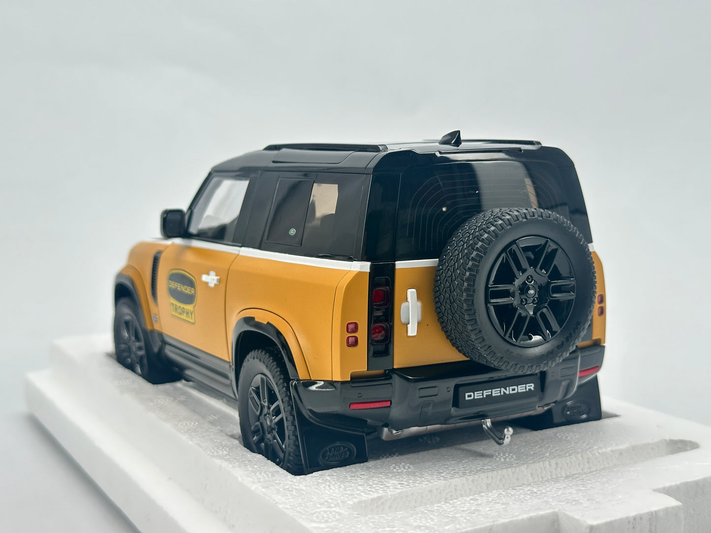 Almost Real 1/18 Land Rover Defender 90 White and Yellow Alloy Model Car