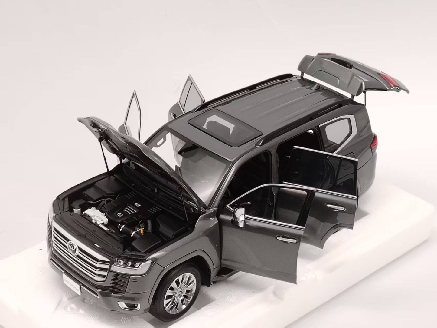 LCD 1/18 Toyota Land Cruiser LC300 ZX Gray Alloy Car Model