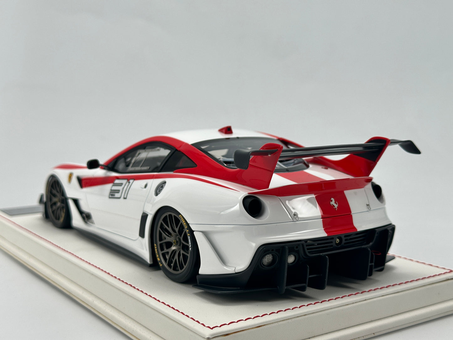 DG 1/18 Ferrari 599XX EVO #31 White and Red Livery Scale Model Car