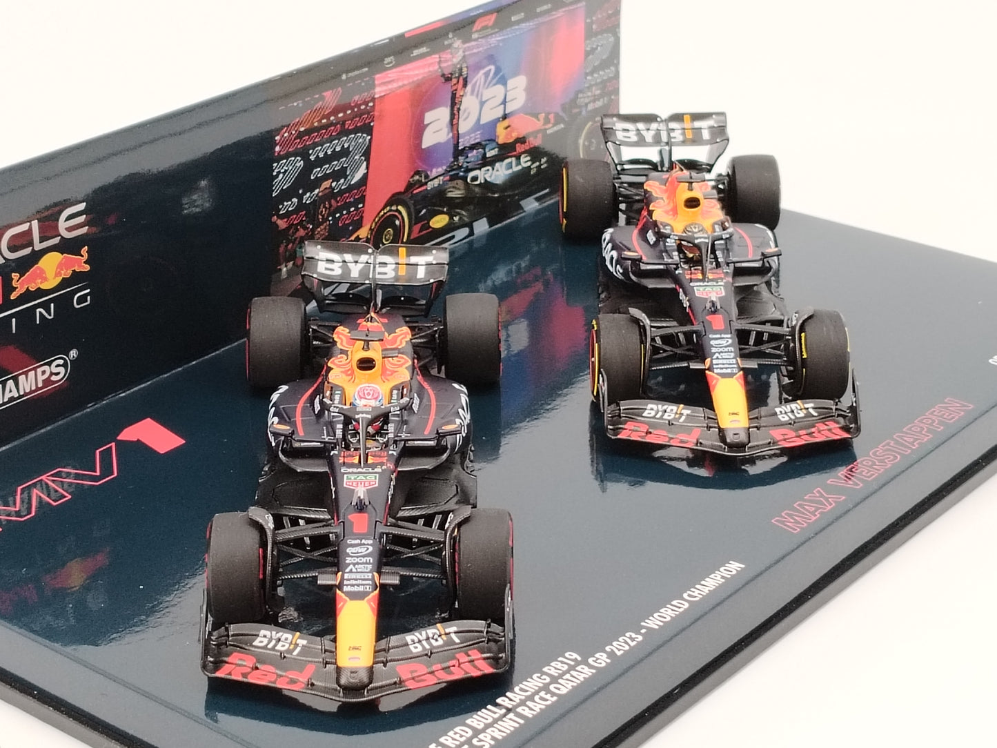 MINICHAMPS 1/43 Oracle RED BULL RACING RB19 Double Car Set Red Bull Model Car