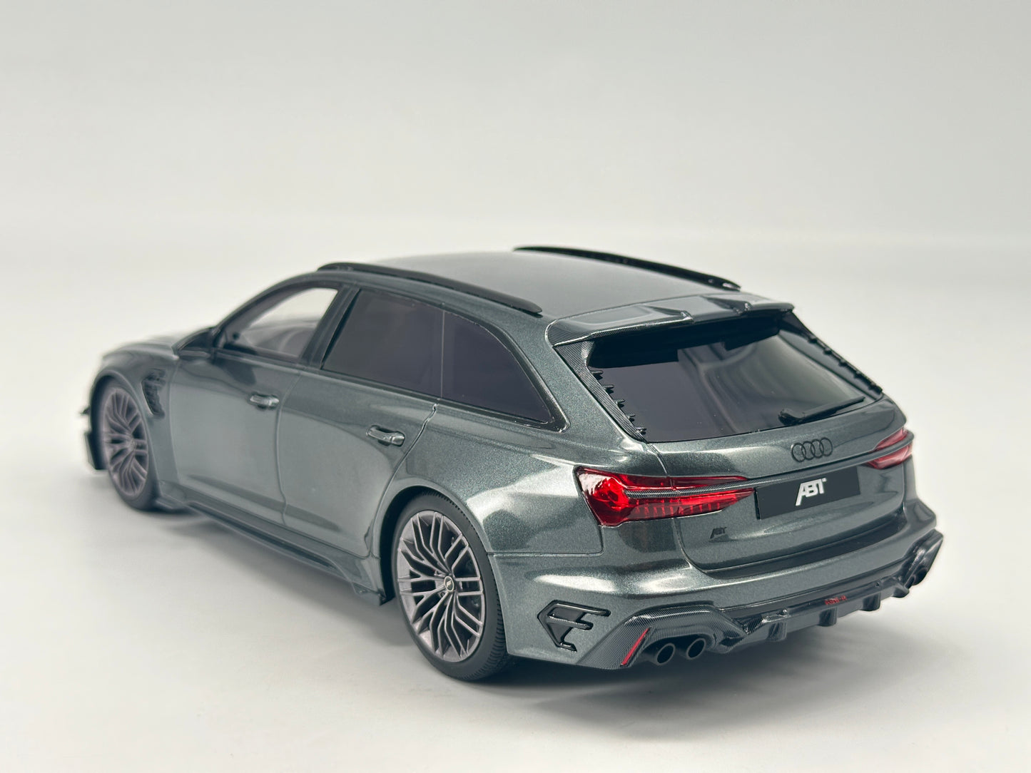 TOPSPEED 1/18 Audi ABT RS6-R Daytona Grey Simulation Car Model Ornaments