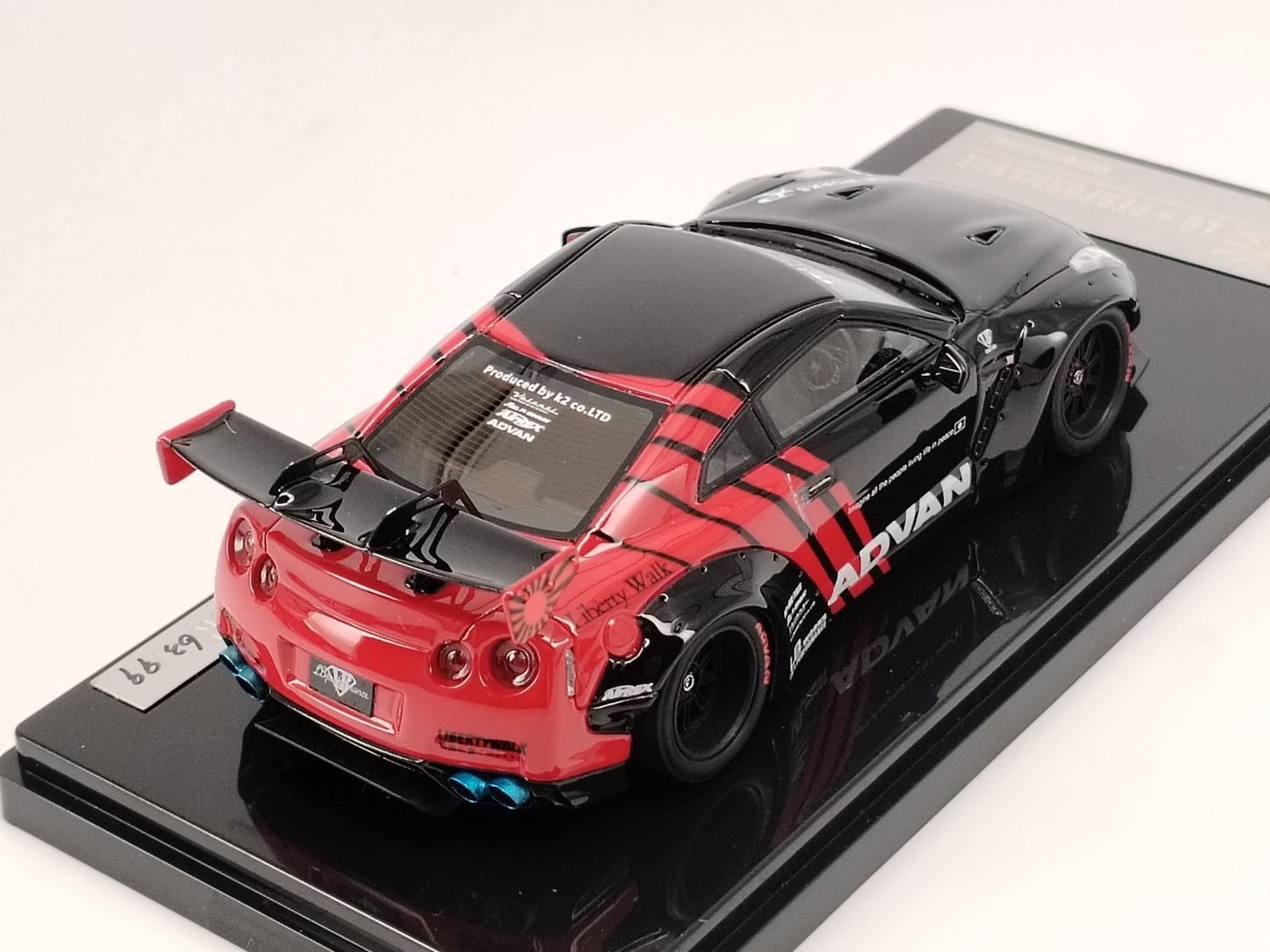 One Model 1/43 Nissan GTR R35 LBWK ADVAN Car Model