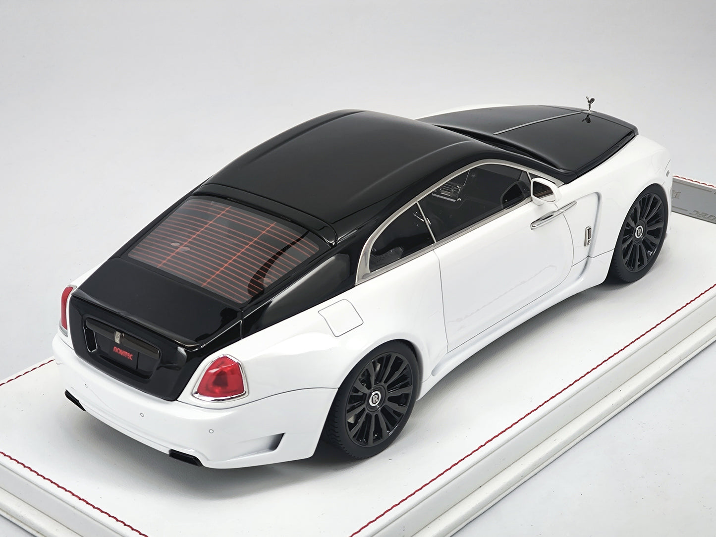 DG 1/18 Rolls-Royce Phantom Black and White Simulation Car Model Birthday Gift