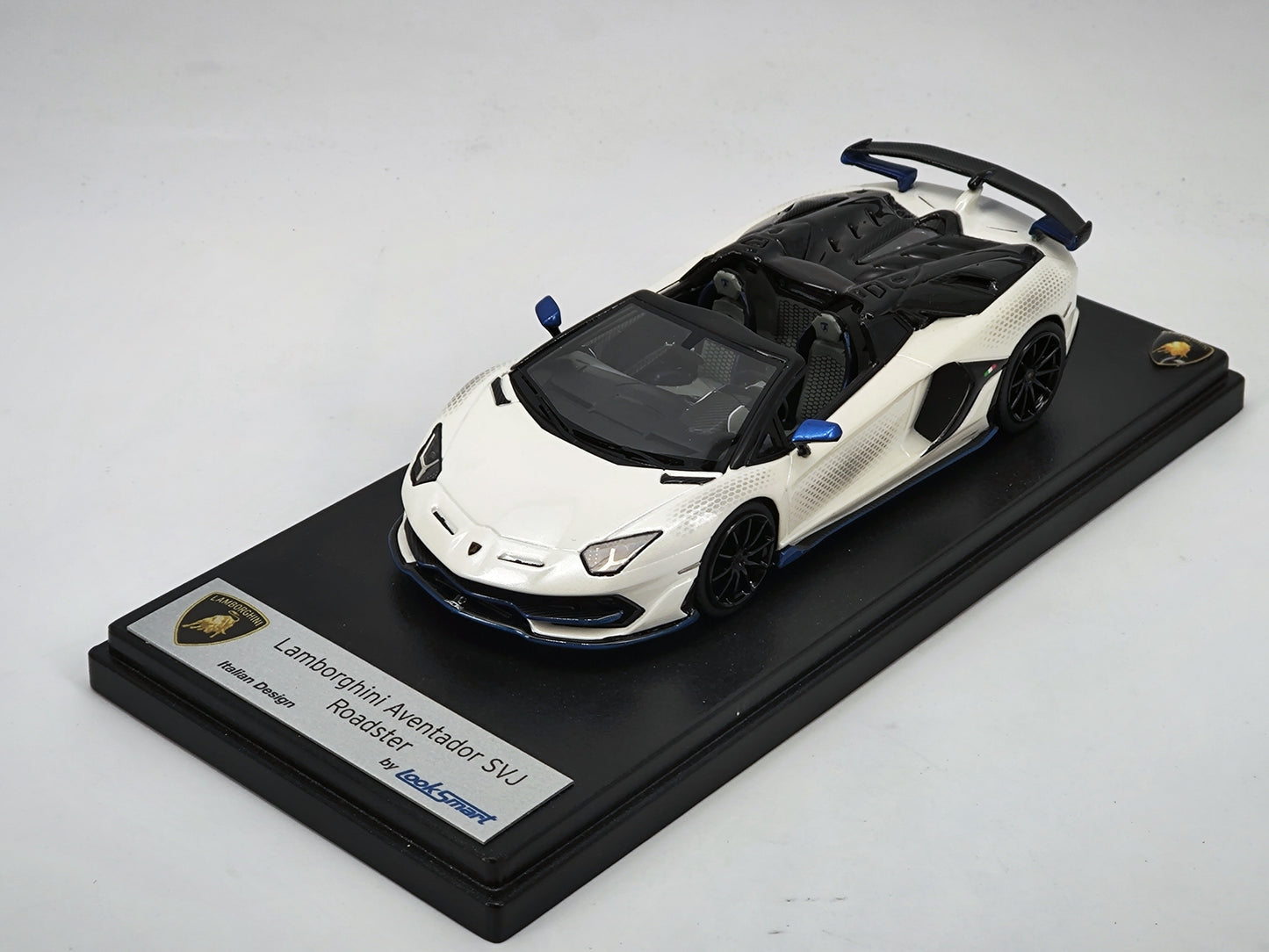 Looksmart 1/43 Lamborghini SVJ Convertible Simulated Car Model