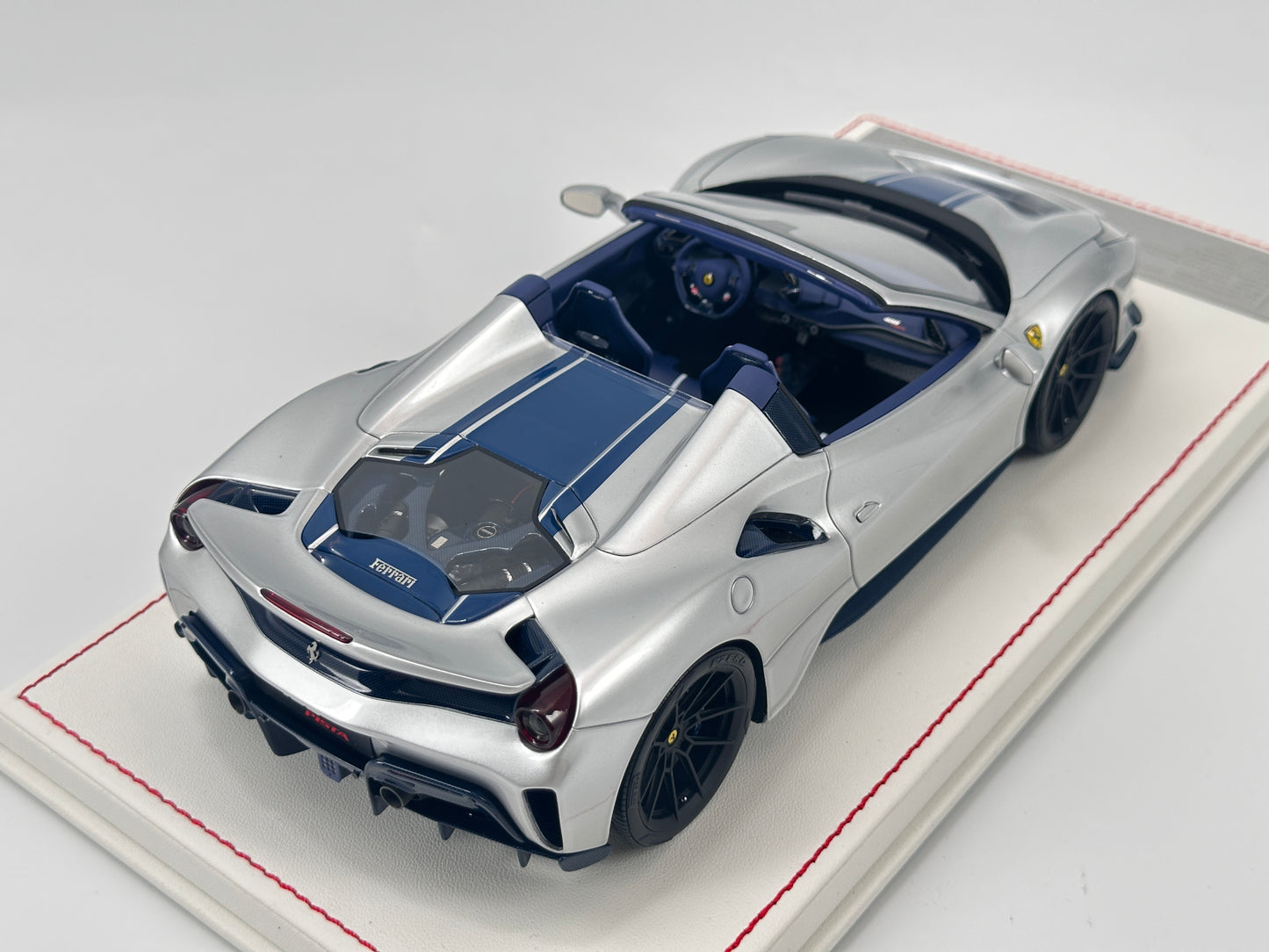 DM 1/18 Ferrari 488 Pista Spider White Base with Metallic Silver/Blue Decals Simulated Car Model FPC015A