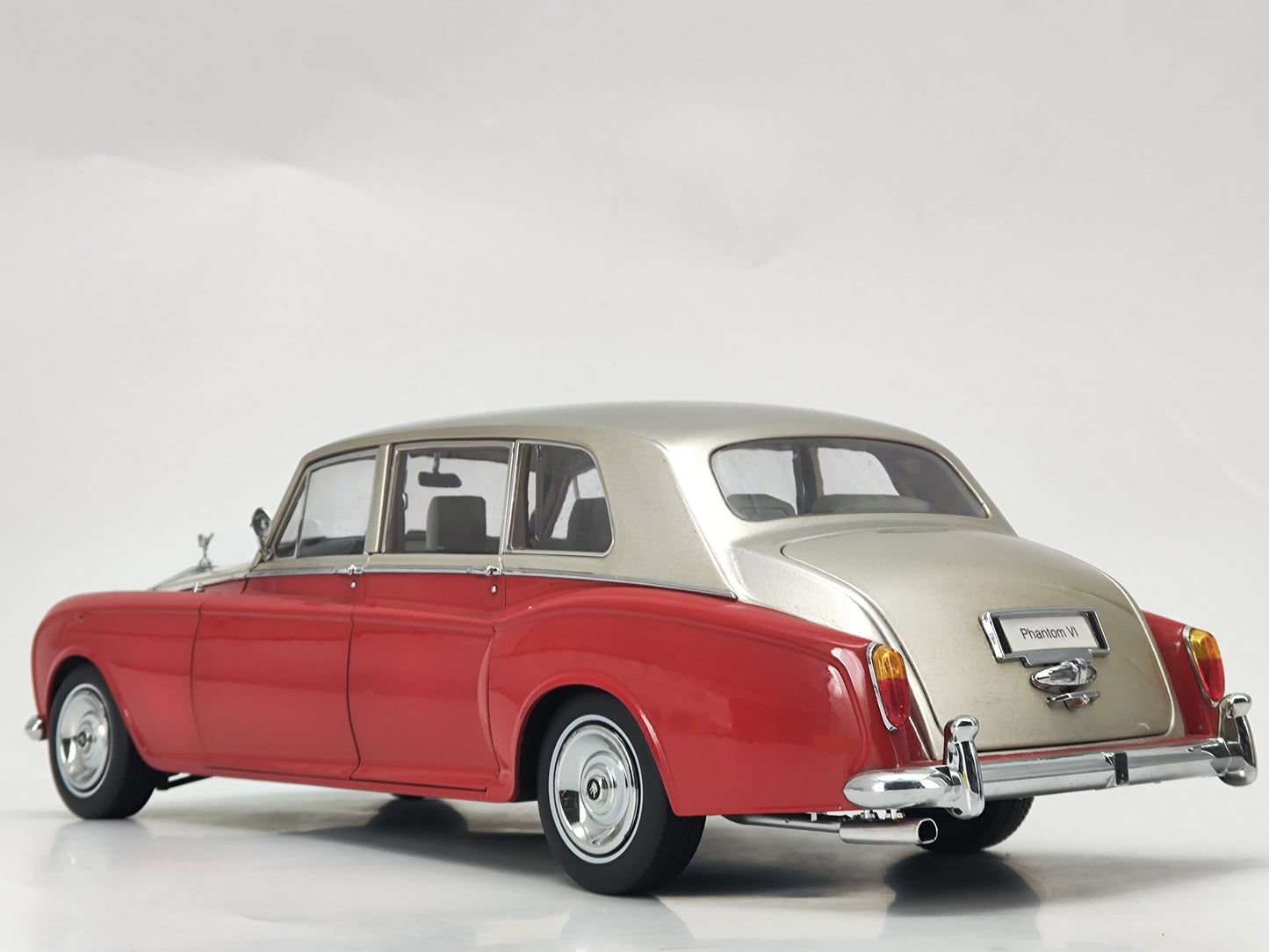Kyosho 1/18 Rolls-Royce Phantom IV Silver Red Cover Alloy Simulation Model Car