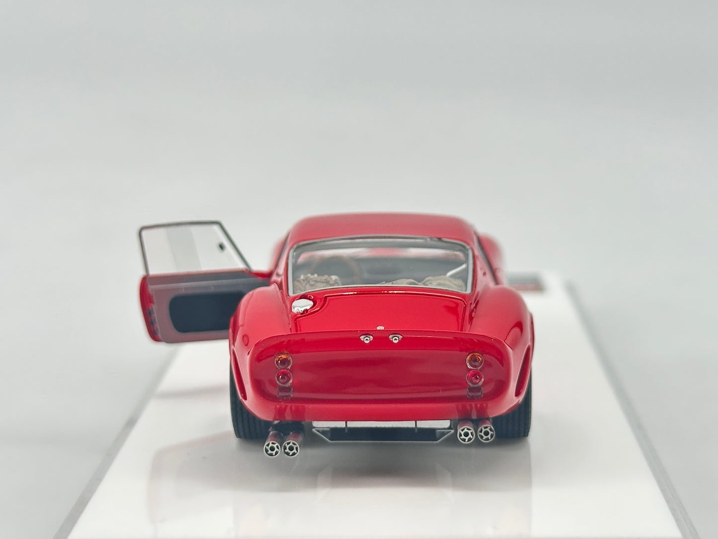 SCM 1/43 Ferrari 250GTO Open Door With Figure Red Simulation Car Model