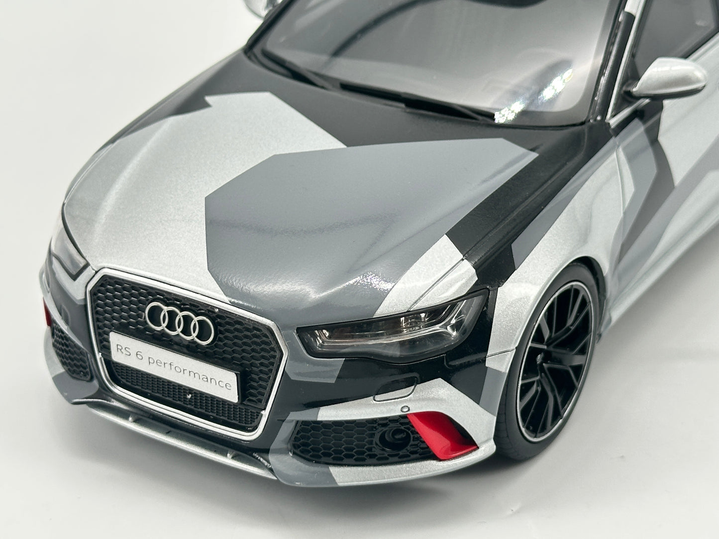 GT Spirit 1/18 Audi RS6 Snow Camouflage Simulation Car Model Ornaments GT794
