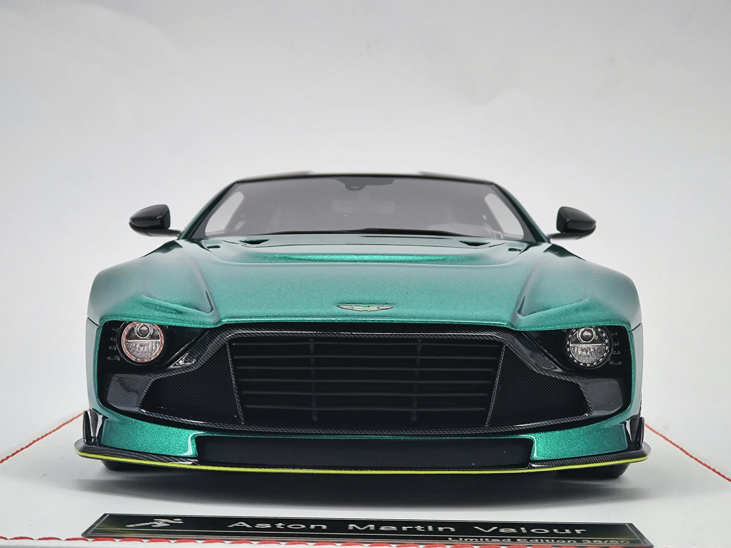 Runner 1/18 Aston Martin Valour Racing Green Resin Model