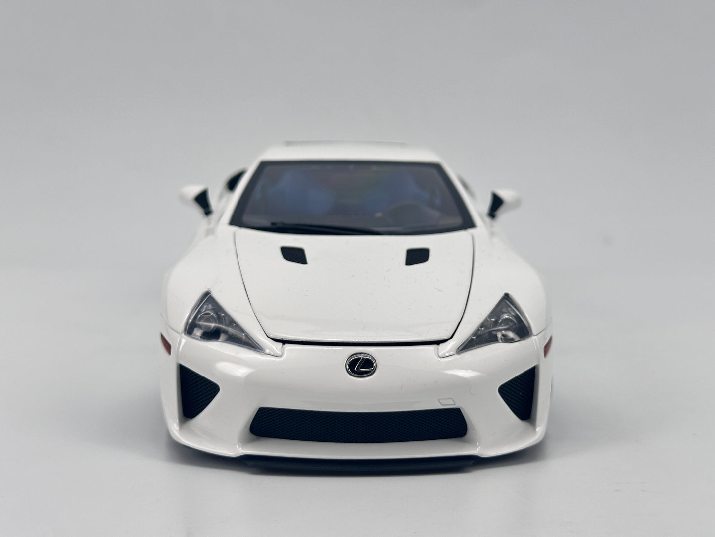 WELL 1/18 Lexus LFA White Alloy Car Model
