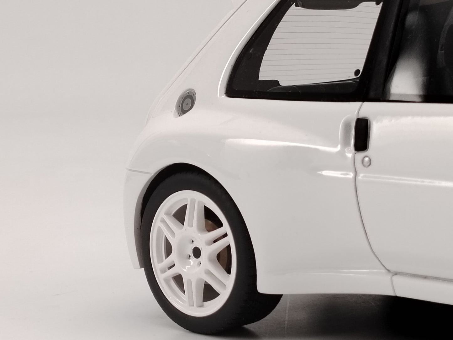 OTTO 1/18 Dongfeng Peugeot 106 MAXI/dimma white simulation car model ornaments