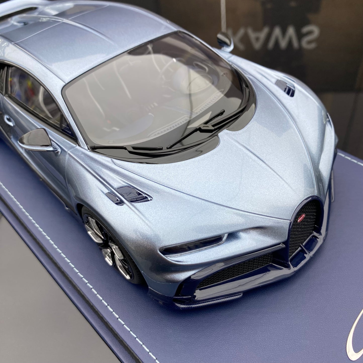 MR 1/18 Bugatti Chiron Profilee Atlantic Blue Limited Edition Car Model Ornament