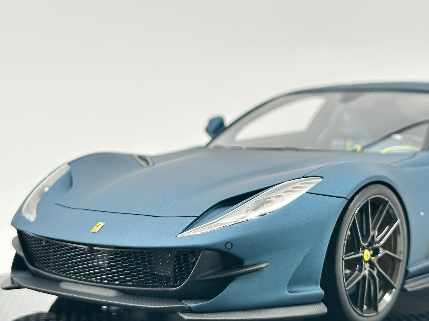 DINOMDOEL 1/18 Ferrari 812 SUPERFAST Black Base Matte Blue Car Model Birthday Gift