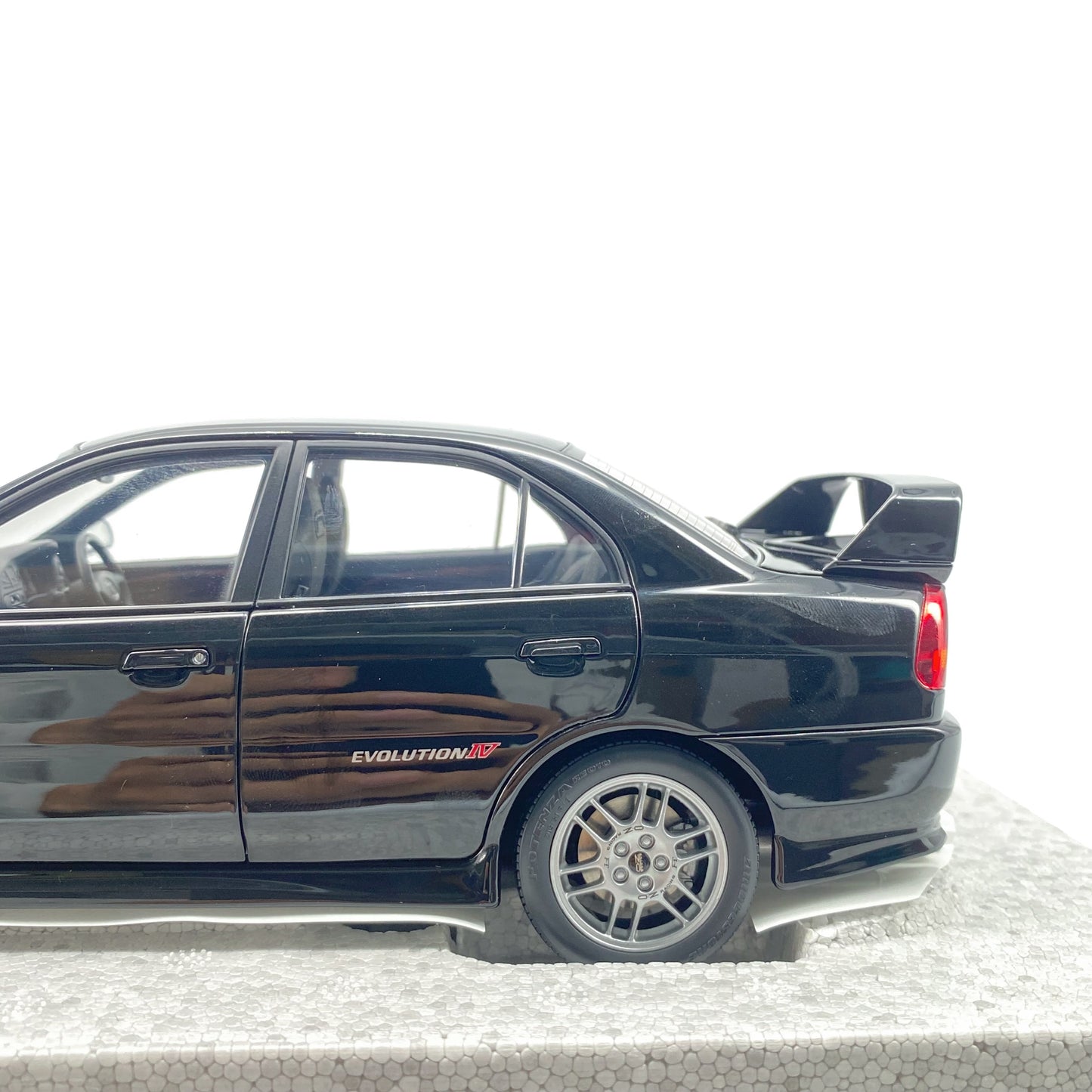 MOTORHELIX 1/18 Mitsubishi Lancer Evolution lV alloy model car model