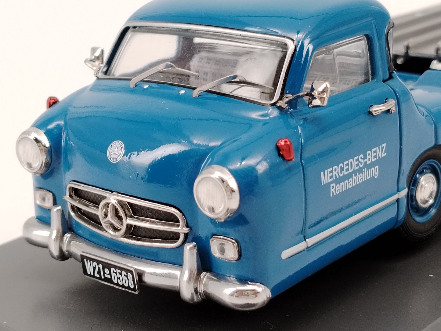 Schuco 1/43 Mercedes Benz 1955 Blue Wonder Blue Car Model