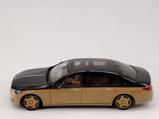 Almost Real 1/18 Mercedes-Benz Maybach S-Class Black and Yellow Alloy Simulation Model Car