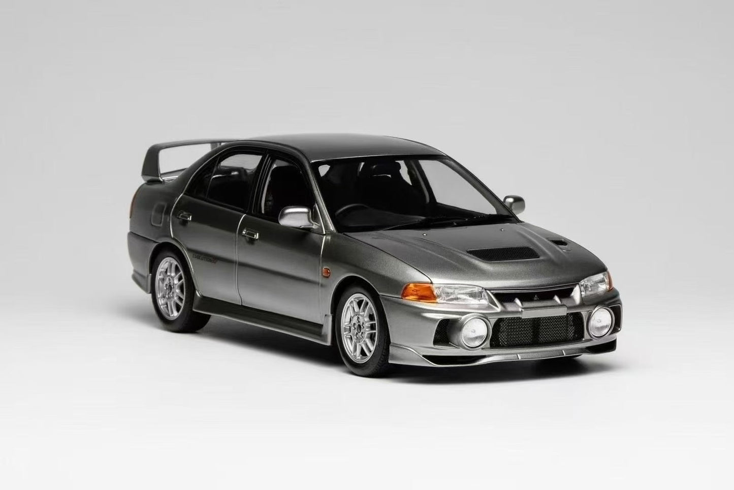 MOTORHELIX 1/18 Mitsubishi Lancer Evolution IV
