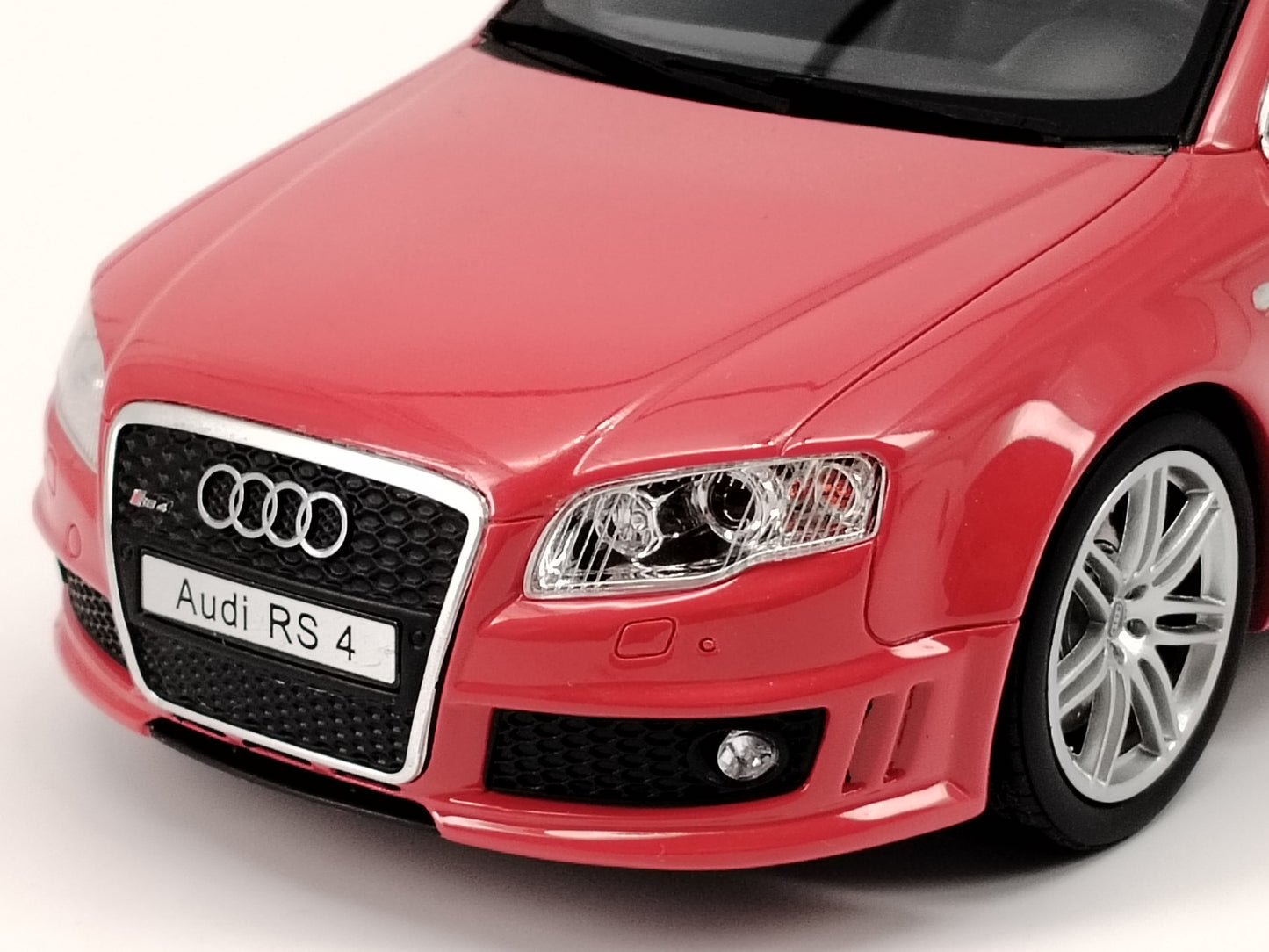 OTTO 1/18 Audi RS4 B7 4.2 Red Simulation Car Model