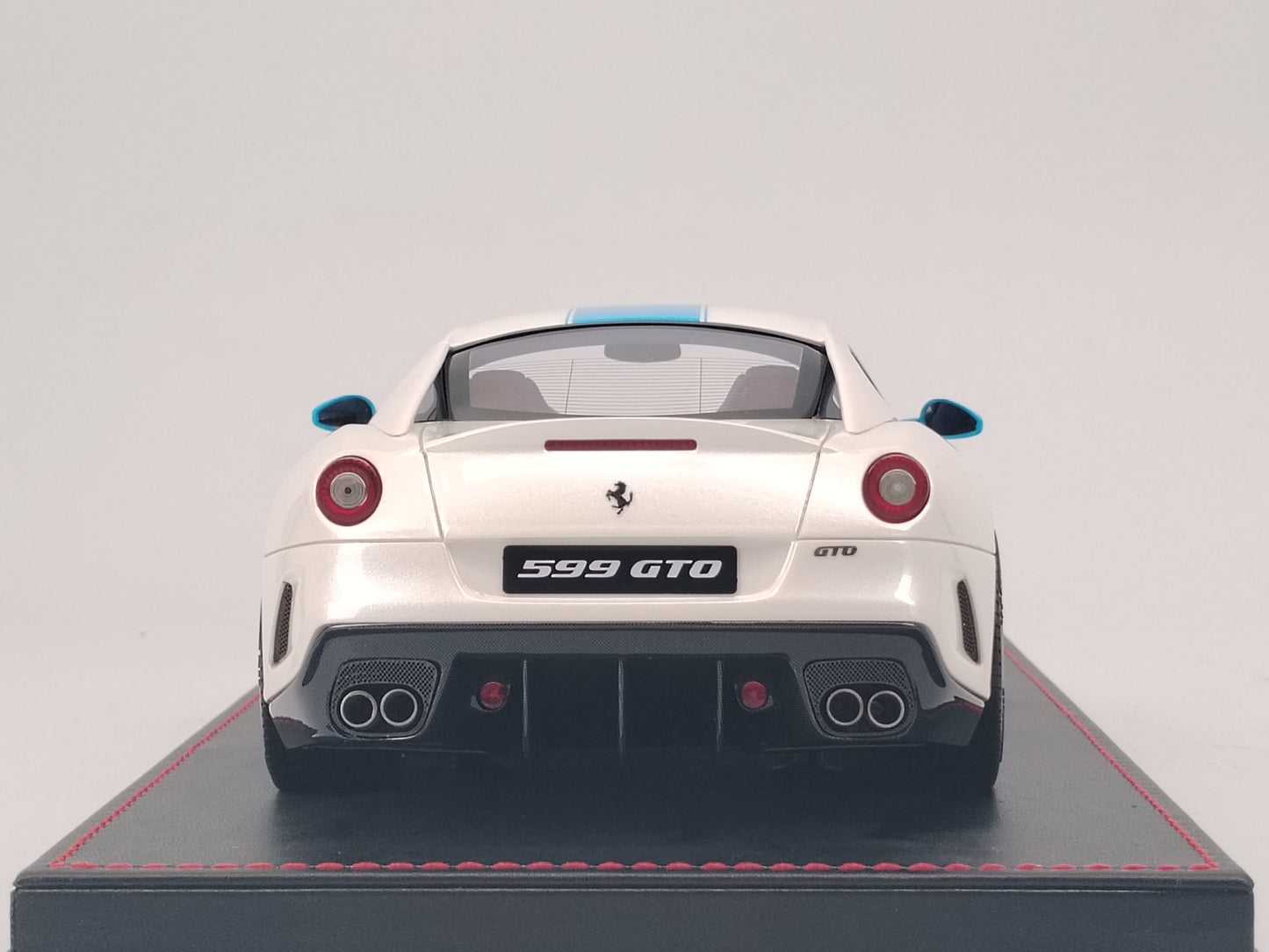 DINOMDOEL 1/18 Ferrari 599GTO Black Base Limited Edition Car Model Ornaments