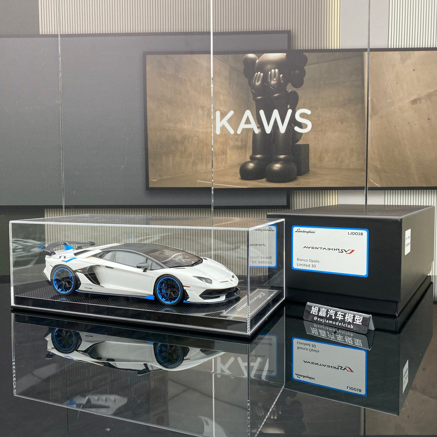 Adorno de coche de edición limitada Lamborghini SVJ Daniel DM 1/18, regalo