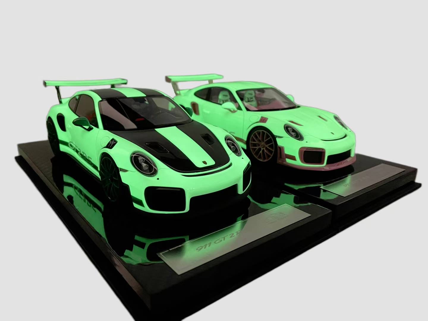 UU 1/18 Porsche 911 GT2RS Limited Edition Car Model Ornament