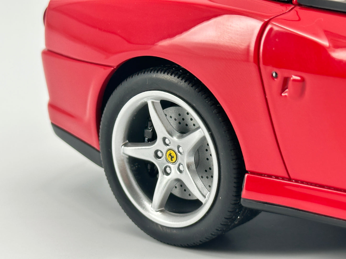 GT Spirit 1/18 Ferrari F550 Maranello Gran Turismo Red Simulation Car Model