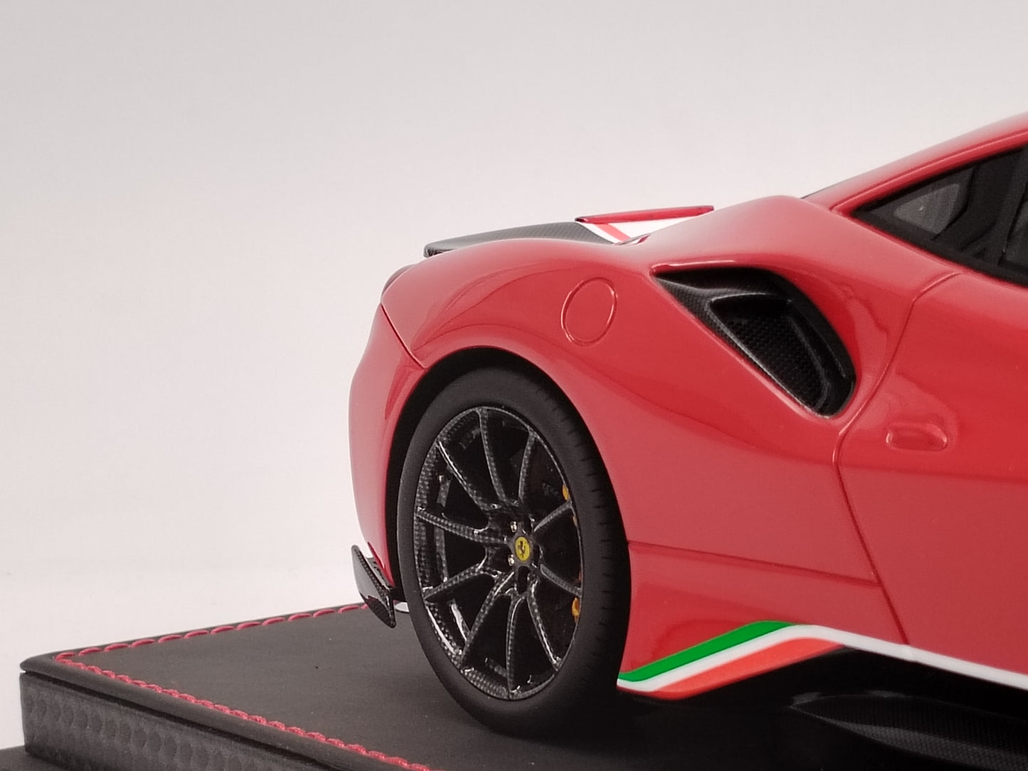 BBR 1/18 Ferrari 488 PISTA PILOTI Red Scale Car Model