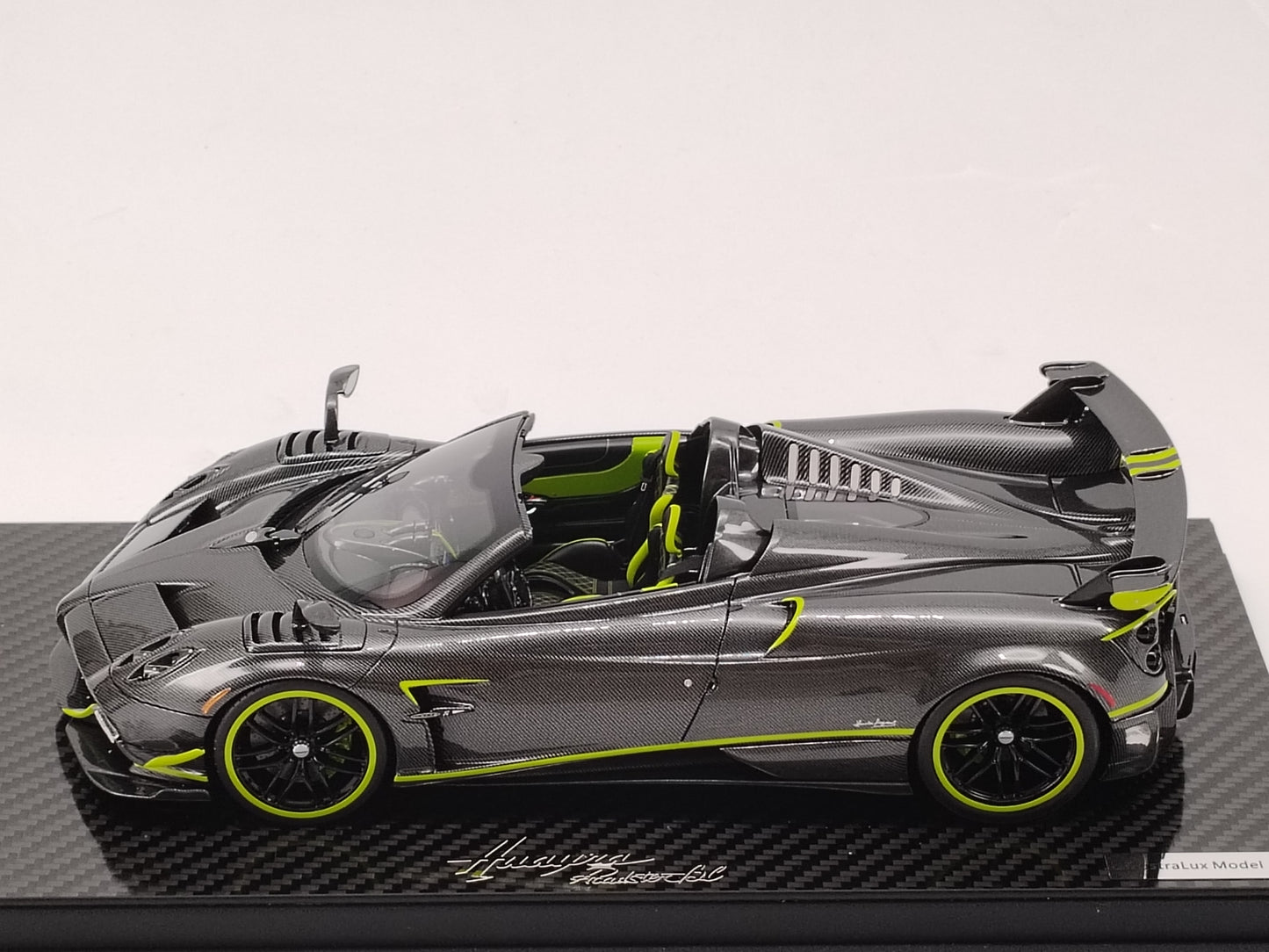 AustraLux Model 1/18 Pagani Huayra Roadster BC All-Carbon Fiber with Green Stripes Car Model