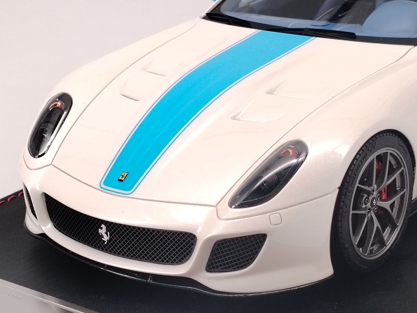 DINOMDOEL 1/18 Ferrari 599GTO Black Base Limited Edition Car Model Ornaments