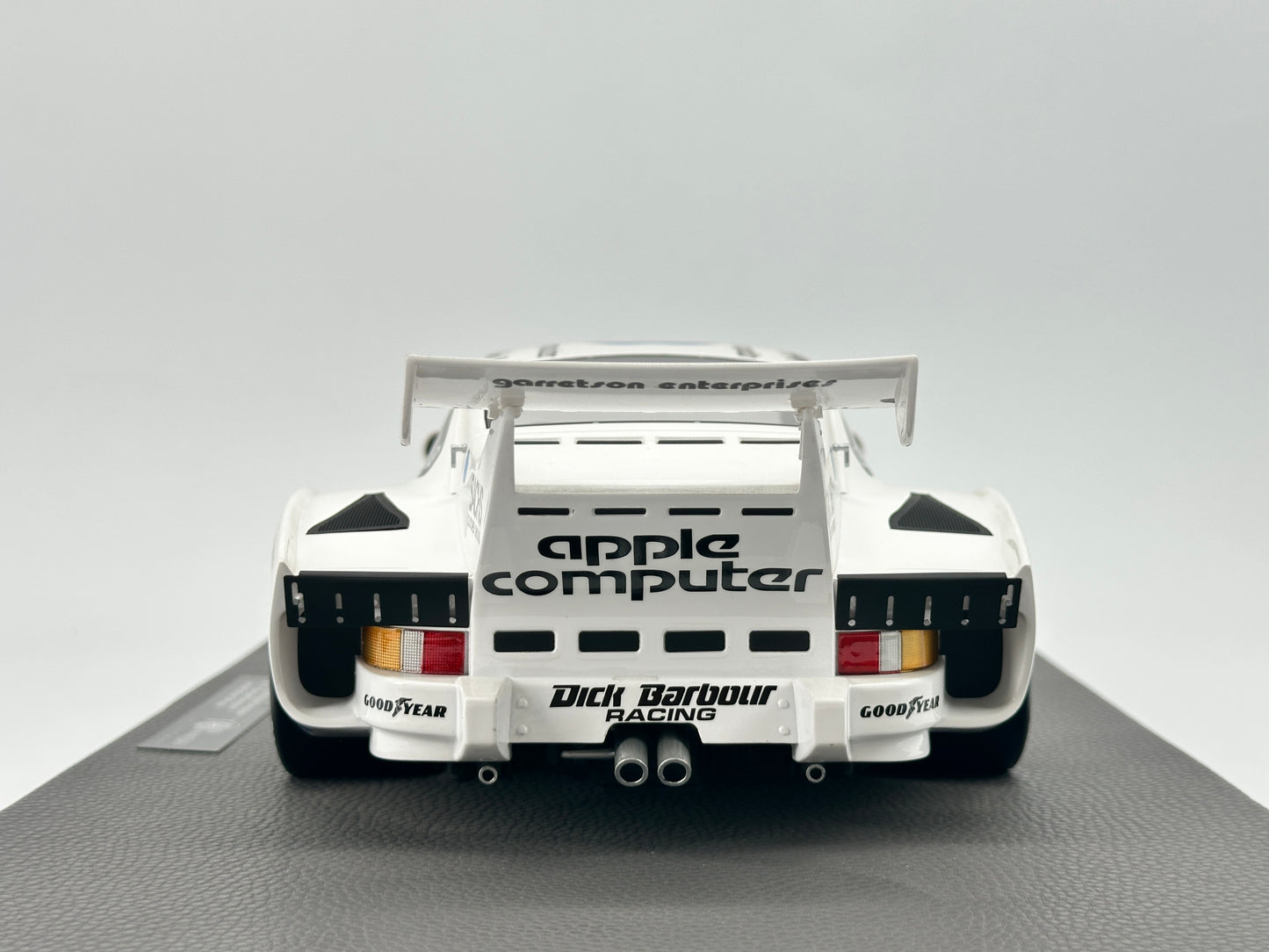 Top Marques 1/12 Porsche 935 K3 Apple Simulation Model Car