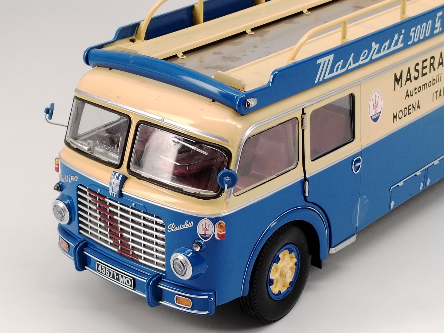 CMR 1/18 Fiat Maserati Trailer Blue Paint Diecast Model Car