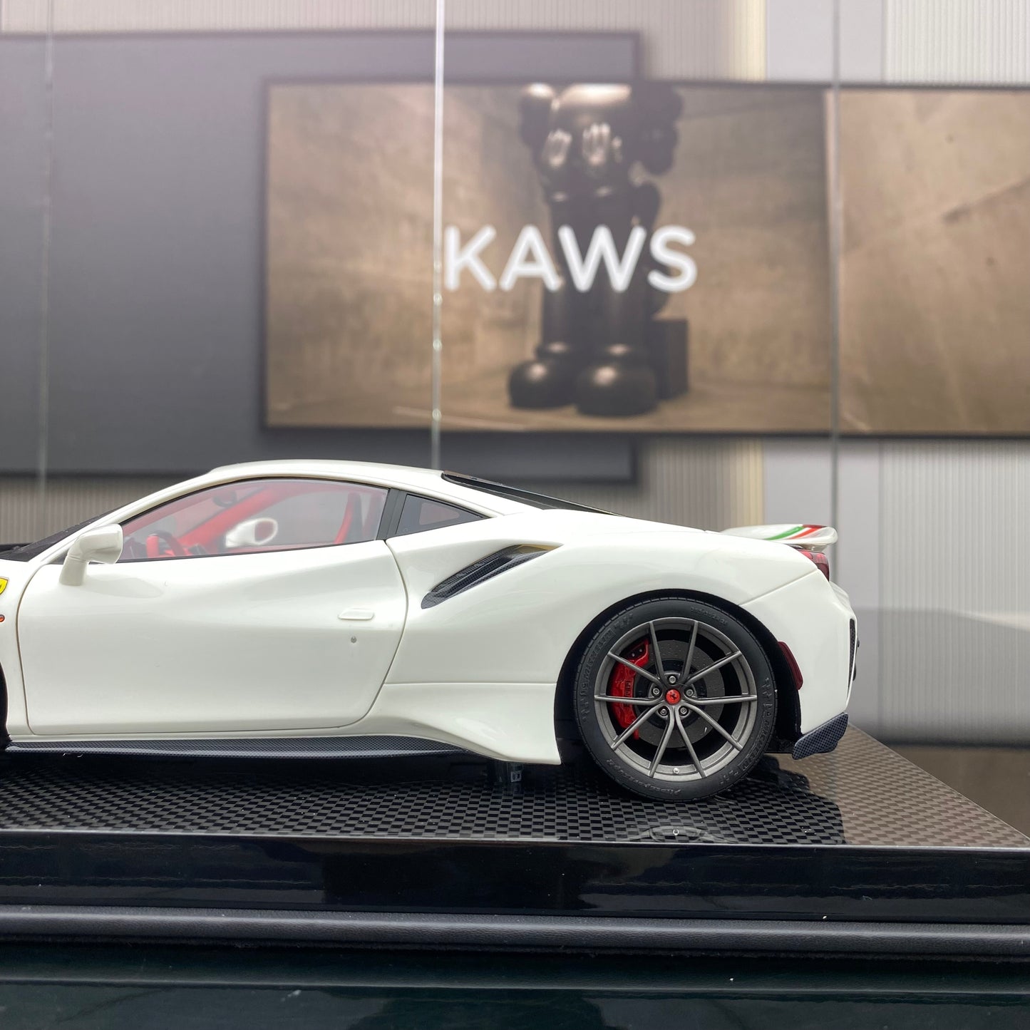 DM 1/18 Ferrari 488 pista resin fully opened fluorescent limited edition car model ornaments