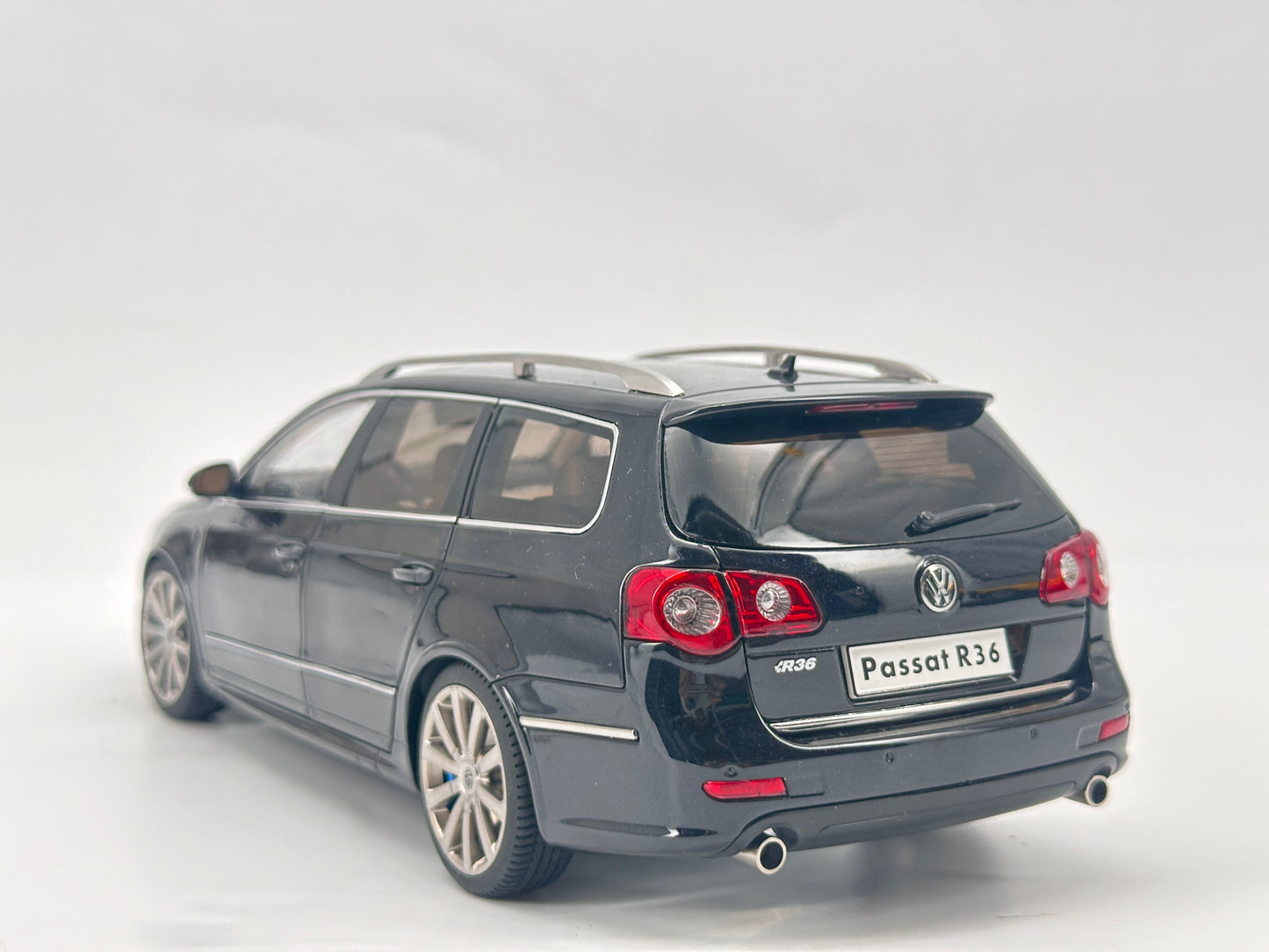 NZG 1/18 Volkswagen Passat R36 Variant Black Alloy Car Model