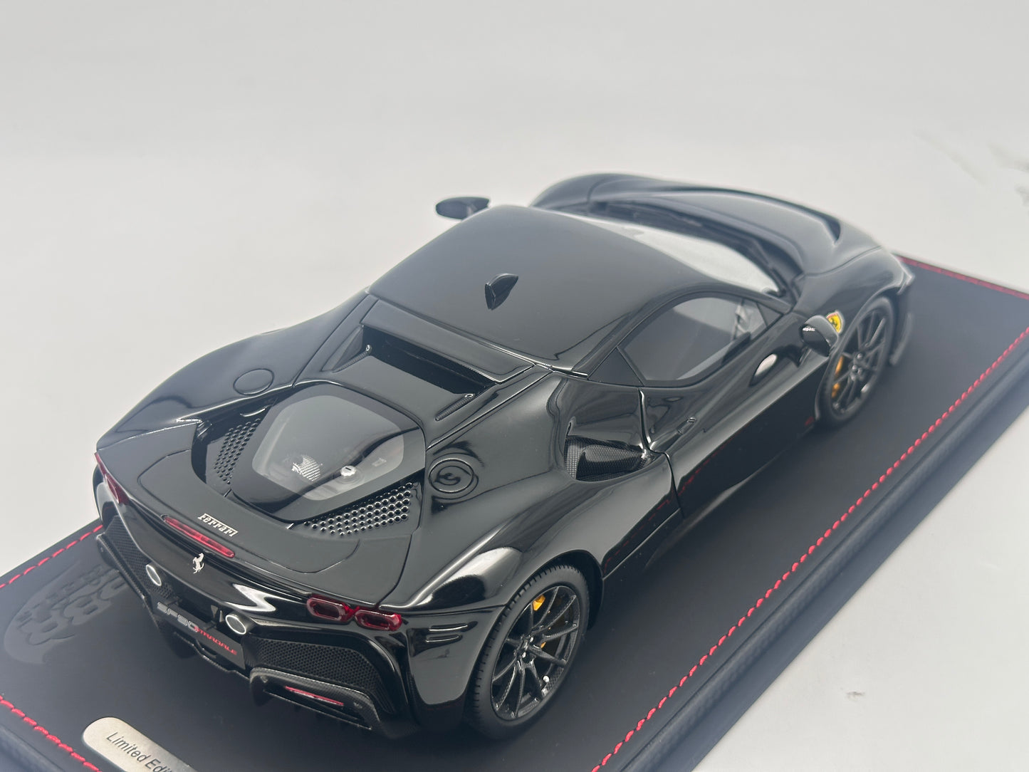 BBR 1/18 Ferrari SF90 Stradale Leather Base Brilliant Daytona Black Simulated Car Model