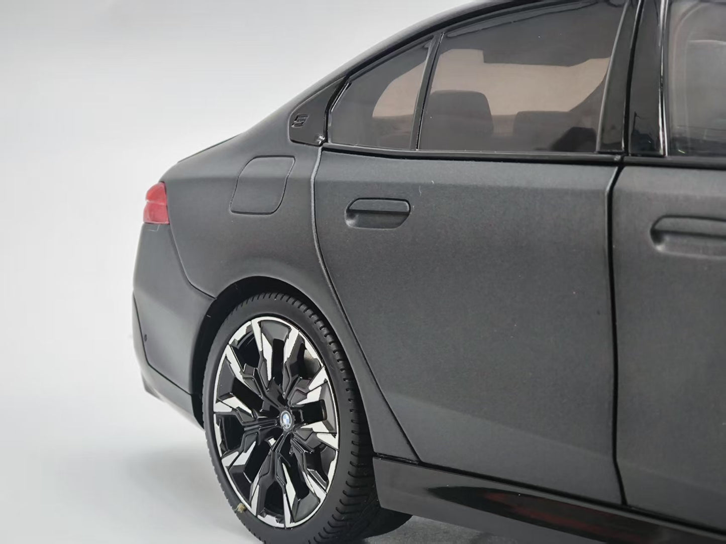 Minichamps 1/18 BMW I5 M50 Alloy Car Model 110023401