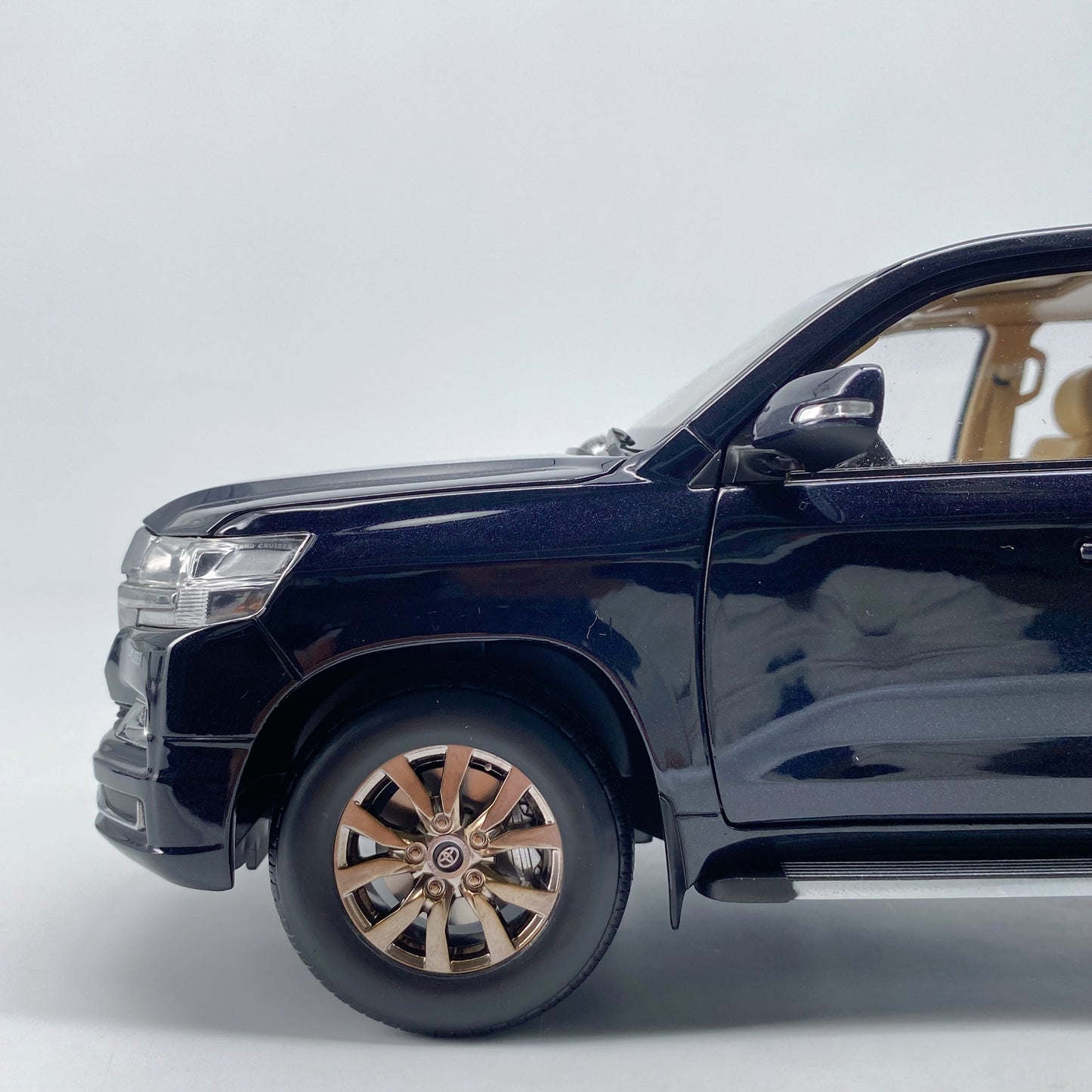Kengfai 1/18 Toyota Land Cruiser LHD Alloy Model Car Ornaments