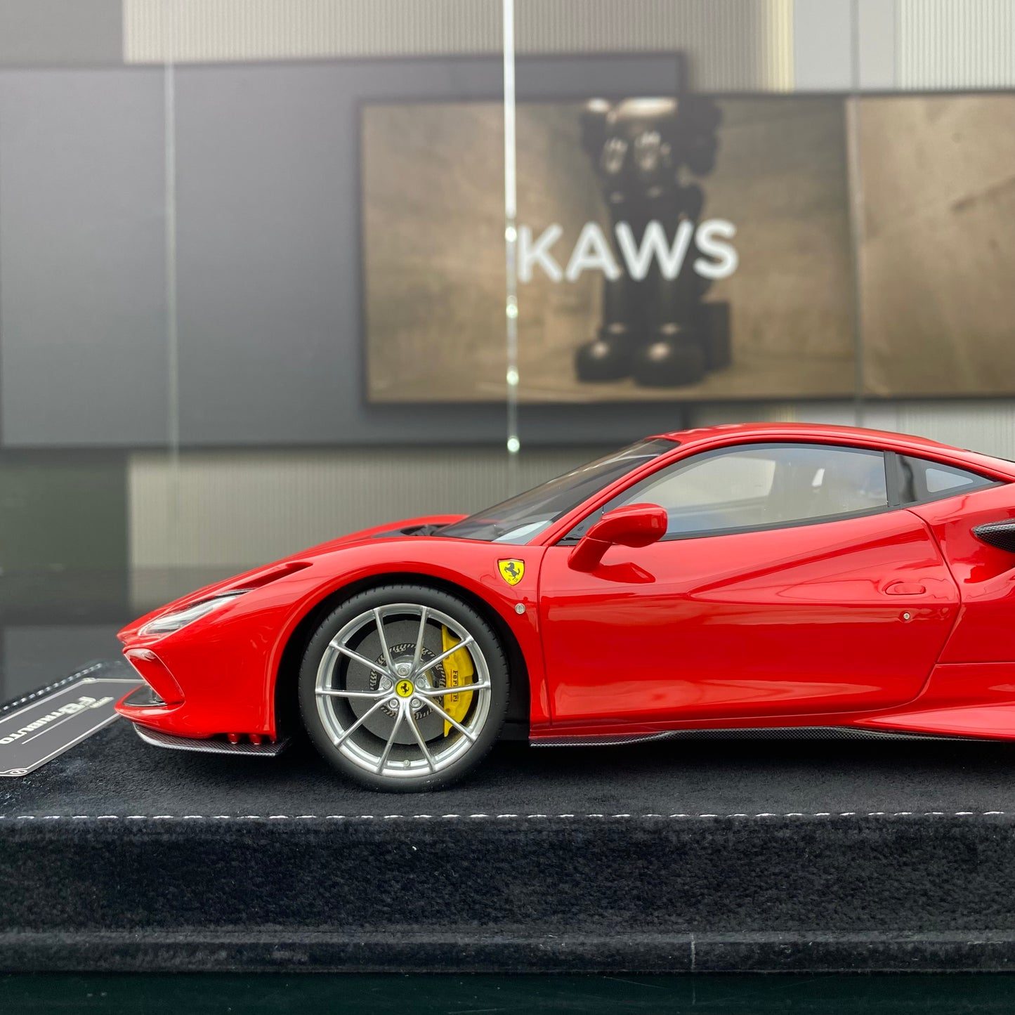 Adorno de coche Ferrari F8 Standard Red de edición limitada, modelo HH 1/18