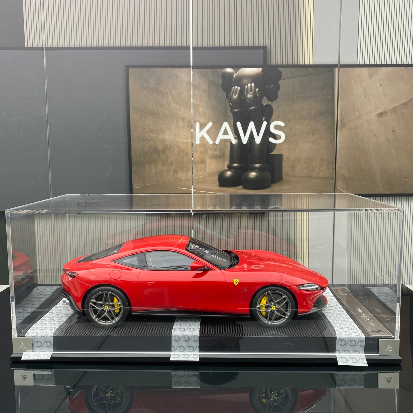 Adornos de simulación de Ferrari Roma rojo estándar a escala 1/12 de Amalgam