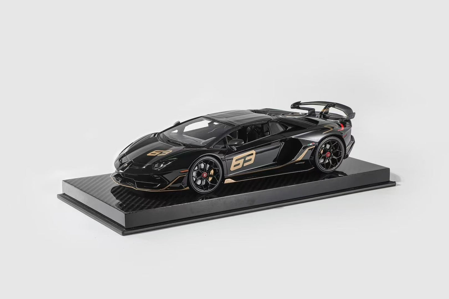 RUNNER 1/18 Lamborghini SVJ Limited Edition Simulation Model Car