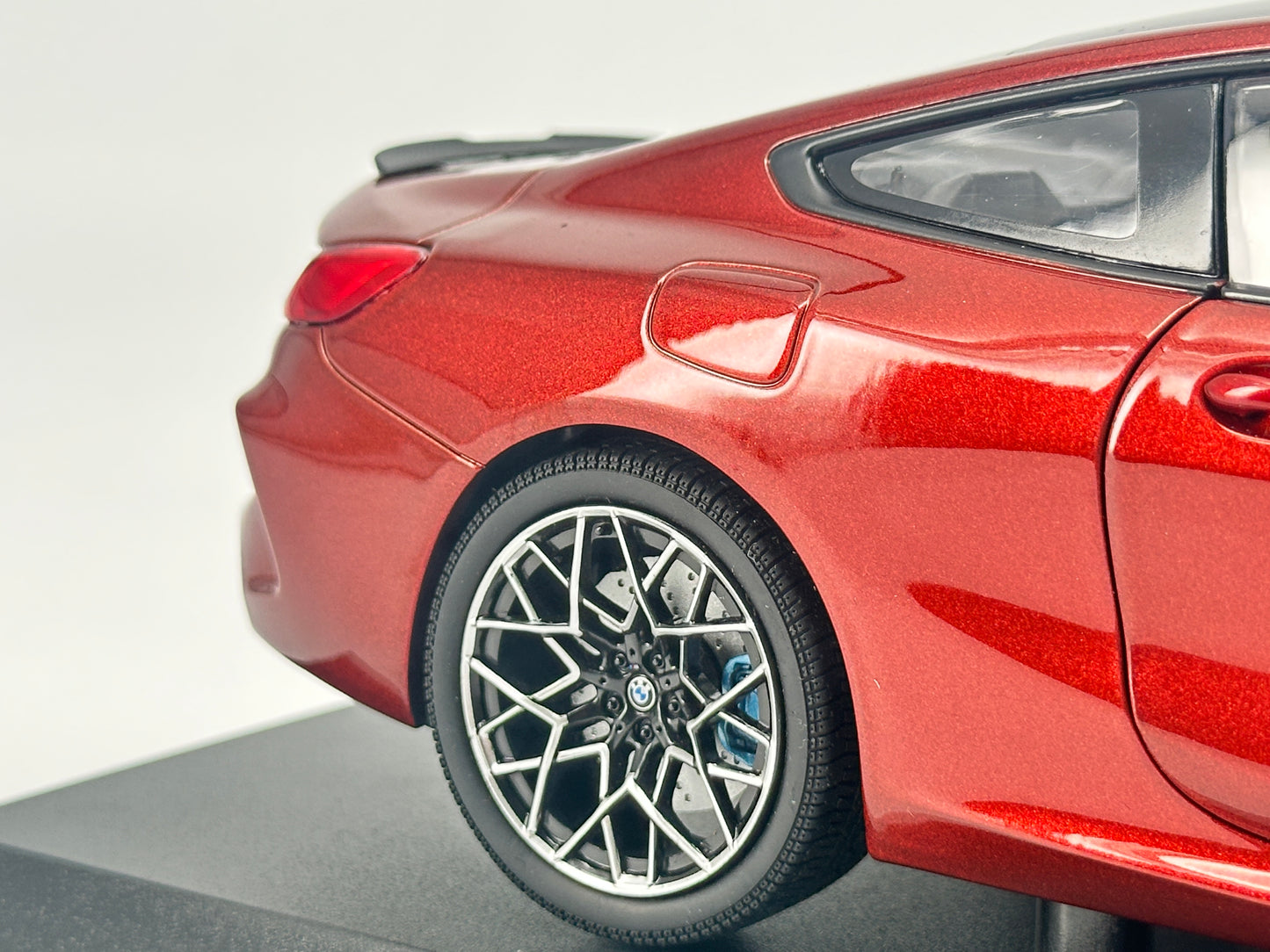 MINICHAMPS 1/18 BMW M8 COUPE Metallic Red Alloy Car Model