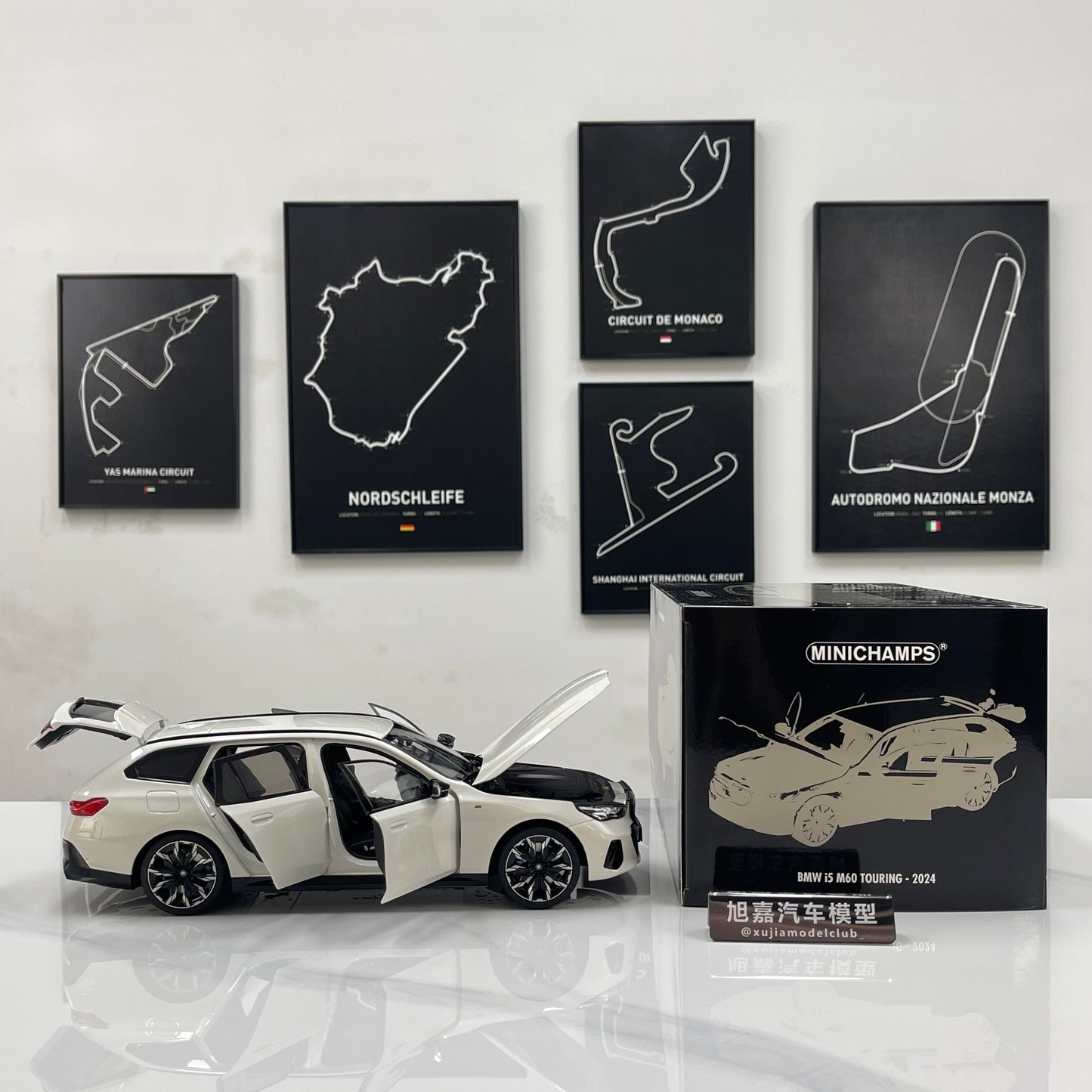 MINICHAMPS 1/18 BMW i5 M60 Touring 2024 Metallic White 110023601