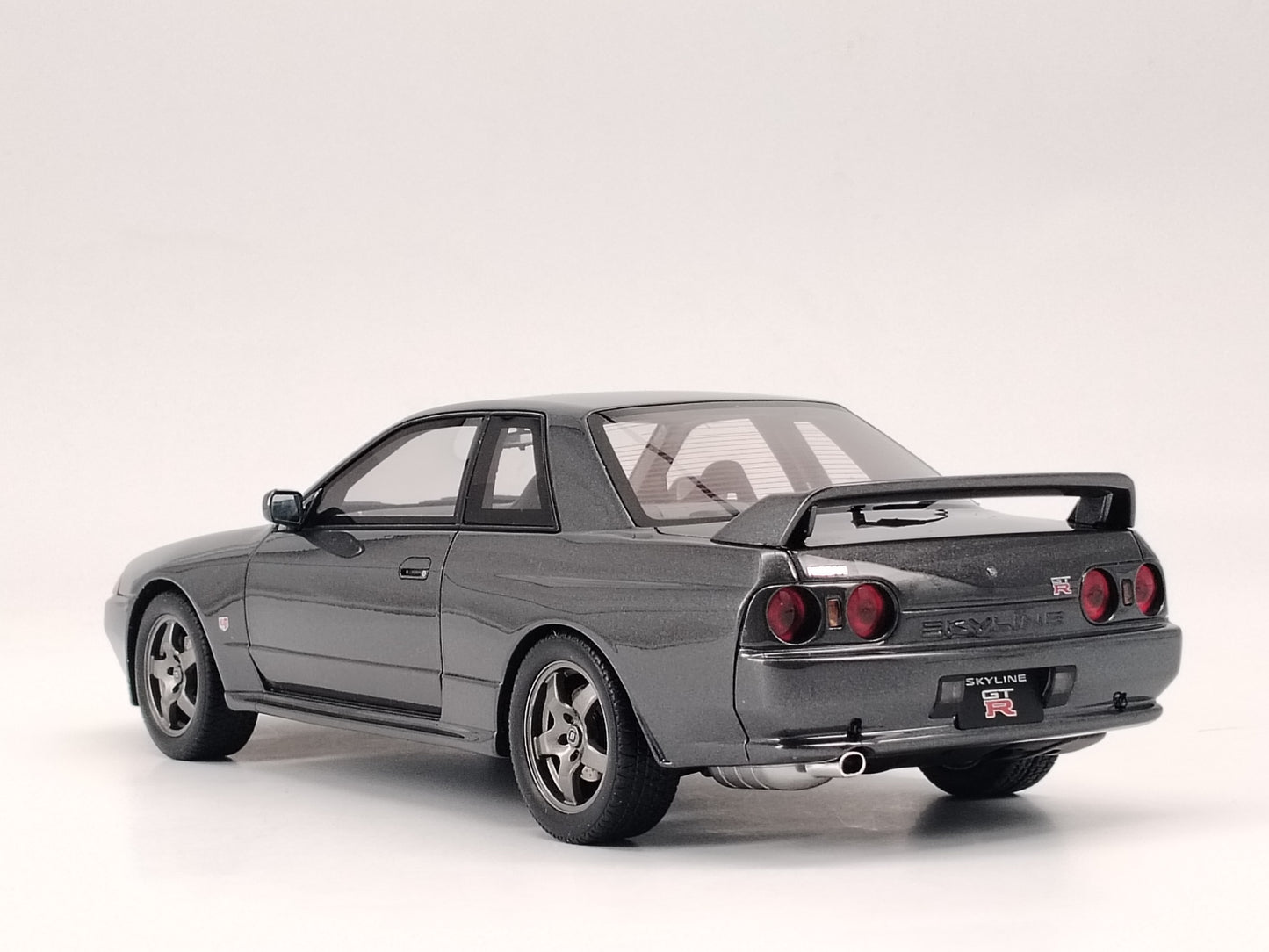 OTTO 1/18 Nissan Skyline GT-R BNR32 Grey Simulation Car Model Ornaments